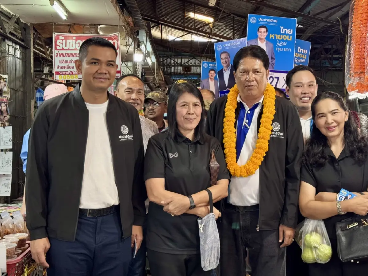 ชัยชนะ นำทีมประชาธิปัตย์เดินตลาดชุมพร ชูประกันรายได้เกษตรกร