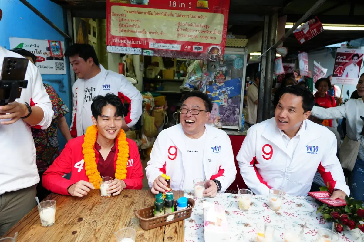 จุลพันธ์นำทีมเพื่อไทยลุยตลาดห้วยขวาง สื่อสารนโยบายทวงคืน กทม.