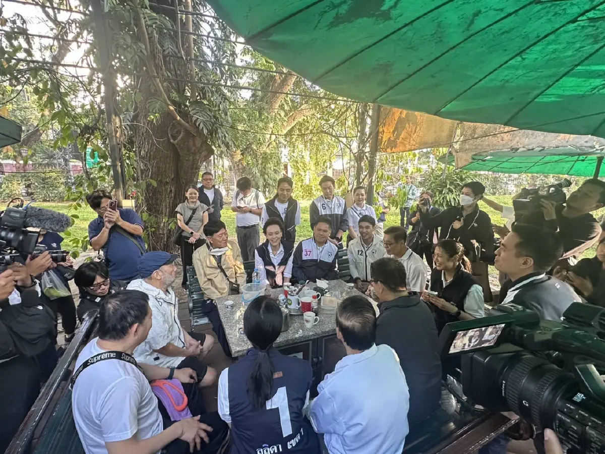 ภูมิใจไทย ยกทัพ “สีหศักดิ์-เอกนิติ-ศุภจี” หาเสียงสวนลุม ปชช.แห่ให้กำลังใจ