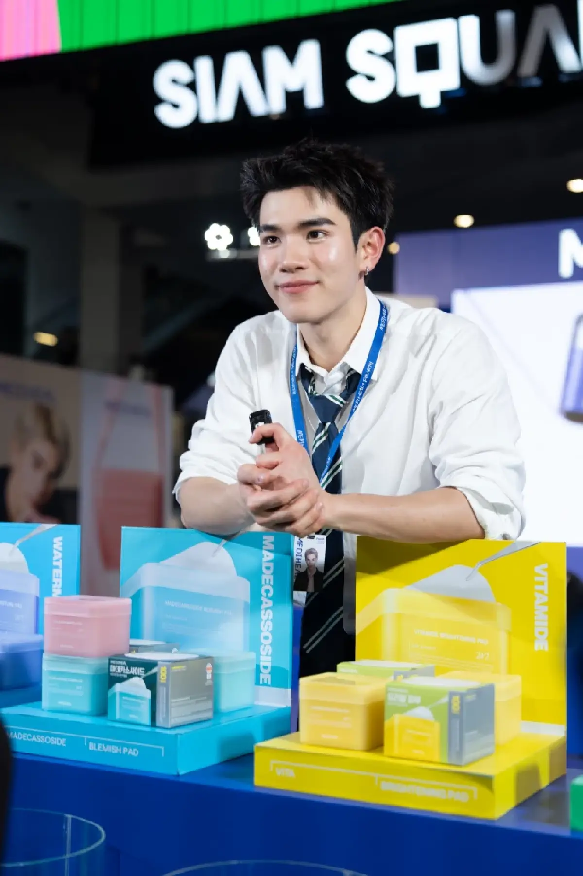 ผิวใสออร่าจับ! ‘โฟร์ท’ นั่งแท่นแบรนด์แอมฯ MEDIHEAL Toner Pad