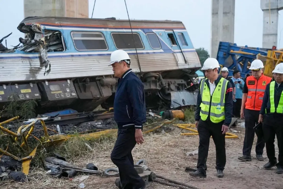 "อนุทิน" ลงพื้นที่ เครนหล่นทับรถไฟ สั่ง เร่งดูแลผู้โดยสาร