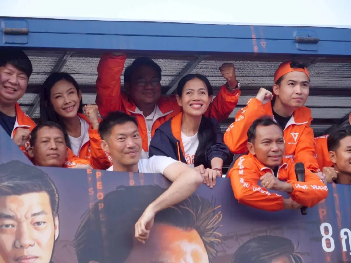 “เท้ง ณัฐพงษ์” นำเปิดคาราวาน 8 สาย ทั่วประเทศ ลั่น! ไม่ประมาทคะแนนโพลนำ