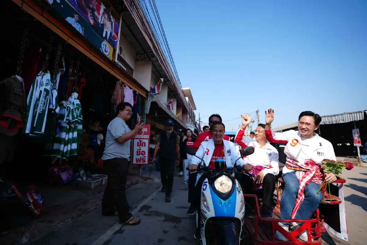 เลือกตั้ง69 : ศ.ดร.ยศชนัน ลุยตลาดหนองบัวลำภู ชาวบ้านชี้เลือกเพื่อไทย