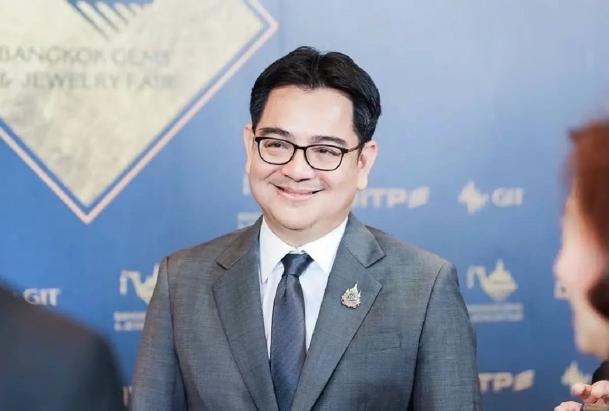 นายสุรินทร สุนทรสนาน