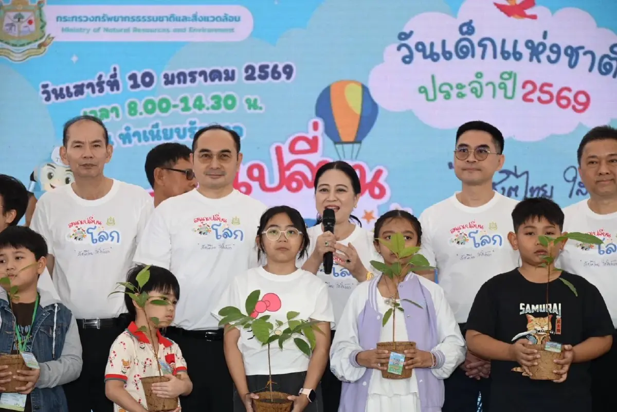 ทส. เติมสีสันวันเด็ก "สนุกเปลี่ยนโลก" ขนทัพไดโนเสาร์บุกทำเนียบรัฐบาล