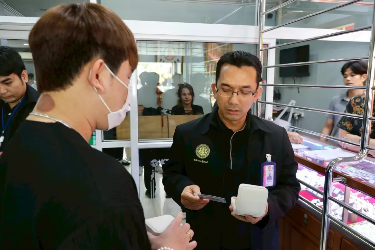 สคบ.บุกตรวจร้านทองหลังโซเชียลแฉเปอร์เซ็นต์ไม่ตรงปกป้องผู้บริโภค