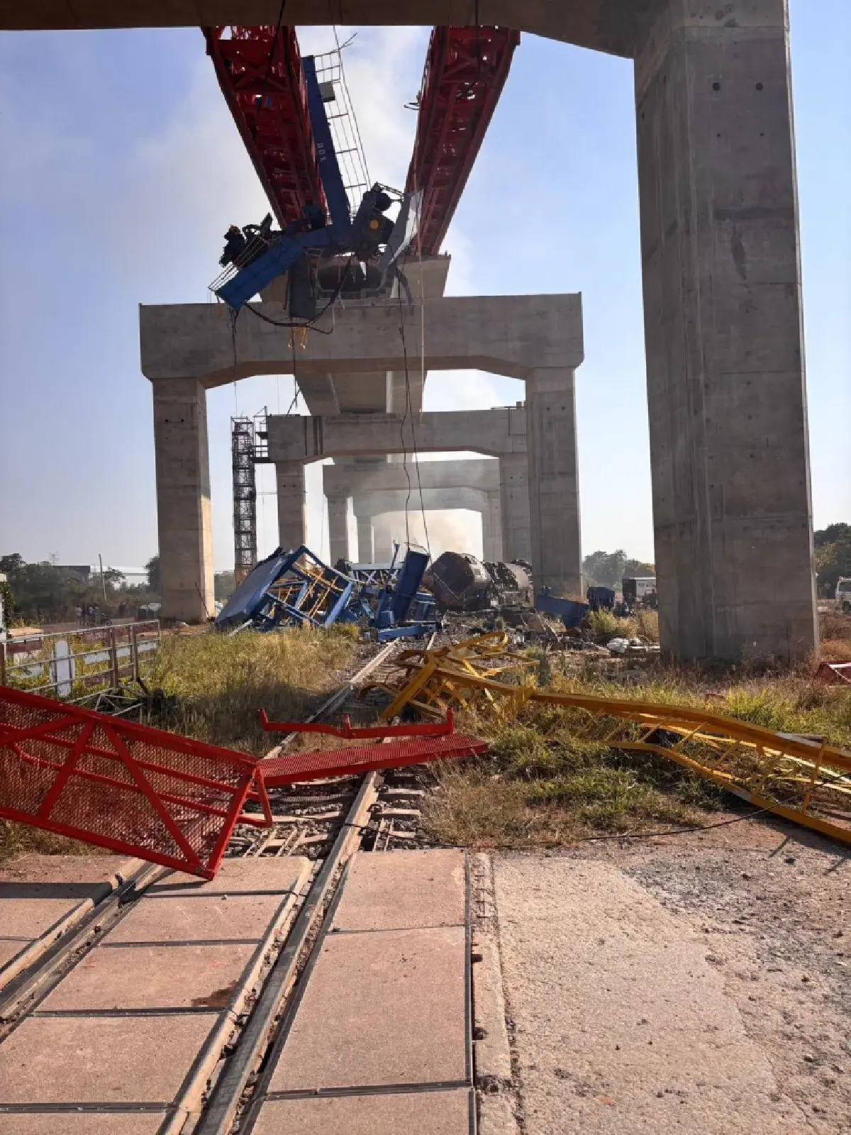 เสียชีวิตพุ่ง! 12 ราย “พิพัฒน์” สั่ง ตรวจสอบด่วน! เหตุ เครนก่อสร้าง หล่นทับรถไฟ