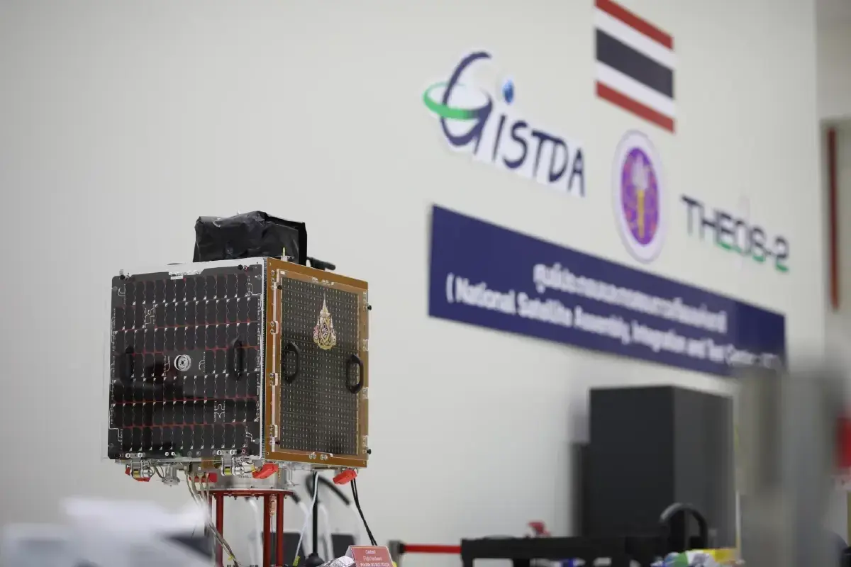 ดาวเทียม THEOS-2A ดาวเทียมขนาดเล็กน้ำหนัก 100 กิโลกรัมที่วิศวกรไทยร่วมออกแบบและพัฒนาขึ้นที่ “ศูนย์ประกอบและทดสอบดาวเทียมแห่งชาติ” (Assembly integration and testing (AIT) หนึ่งในโครงสร้างพื้นฐานด้านอุตสาหกรรมการบินและอวกาศของประเทศ ตั้งอยู่ภายในอุทยานรังสรรค์นวัตกรรมอวกาศ อำเภอศรีราชา จังหวัดชลบุรี