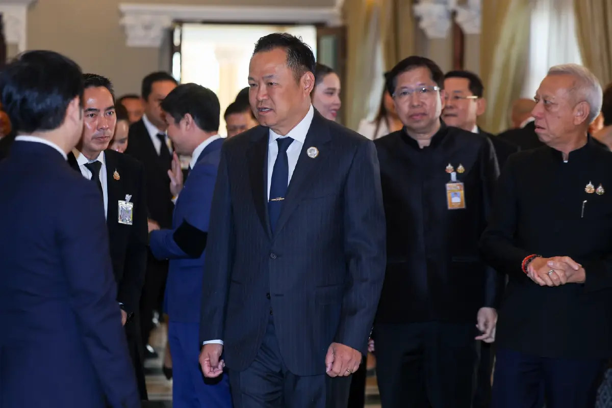 รัฐบาลจะไม่ทอดทิ้งประชาชน! “อนุทิน” มอบเงินเยียวยา เหยื่อเครนหล่นทับรถไฟ