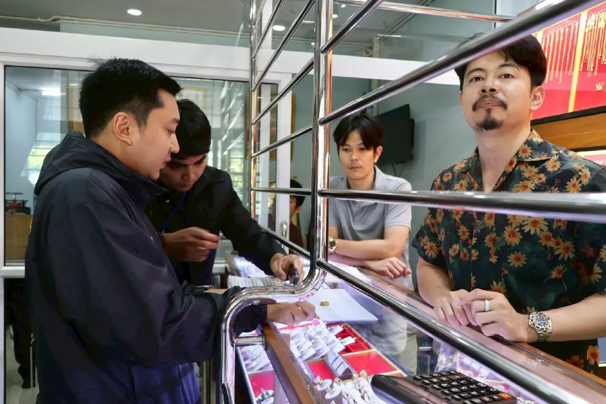 สคบ.บุกตรวจร้านทองหลังโซเชียลแฉเปอร์เซ็นต์ไม่ตรงปกป้องผู้บริโภค