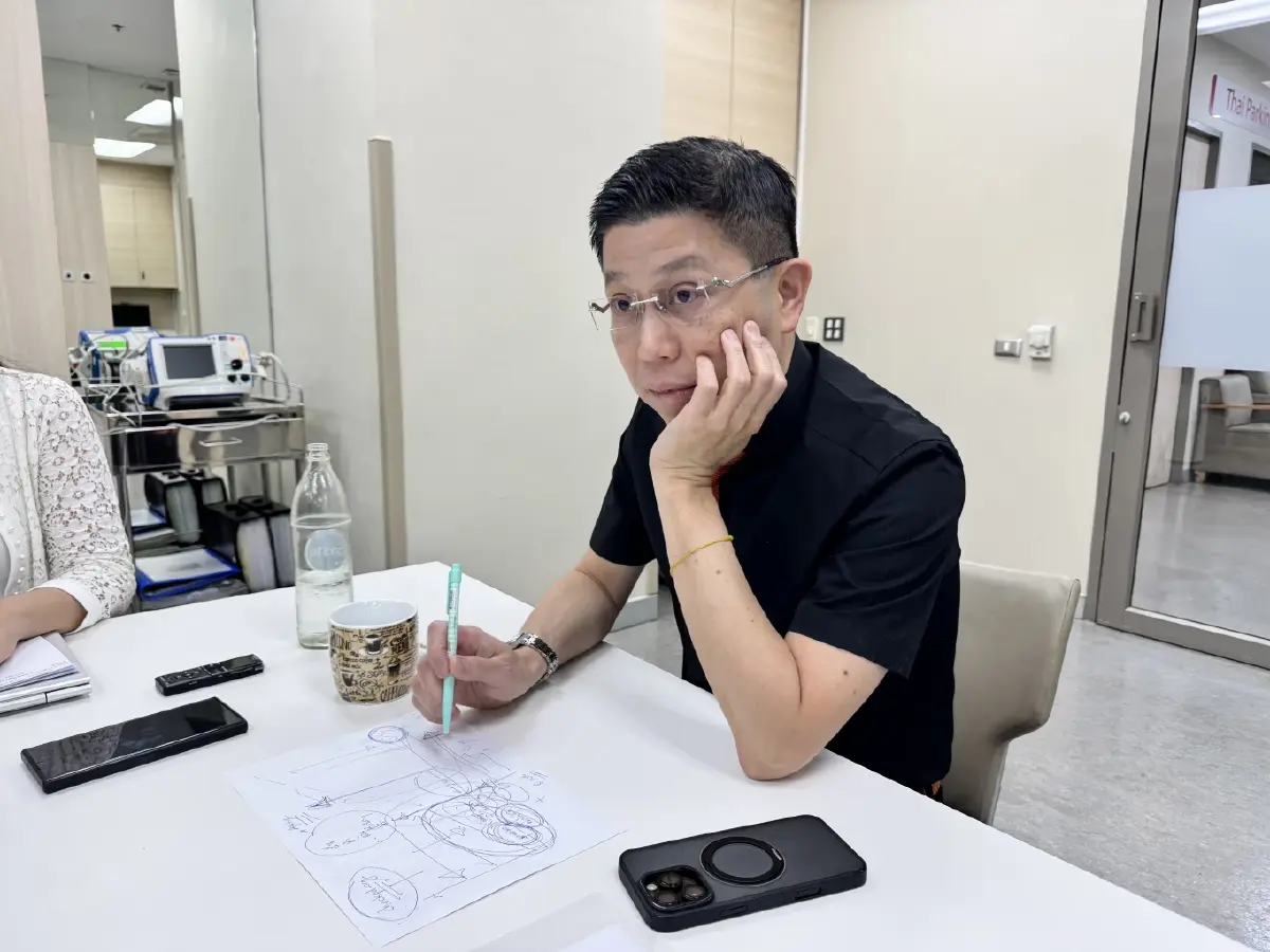 ศ.นพ.รุ่งโรจน์ พิทยศิริ หัวหน้าศูนย์ความเป็นเลิศทางการแพทย์โรคพาร์กินสัน 