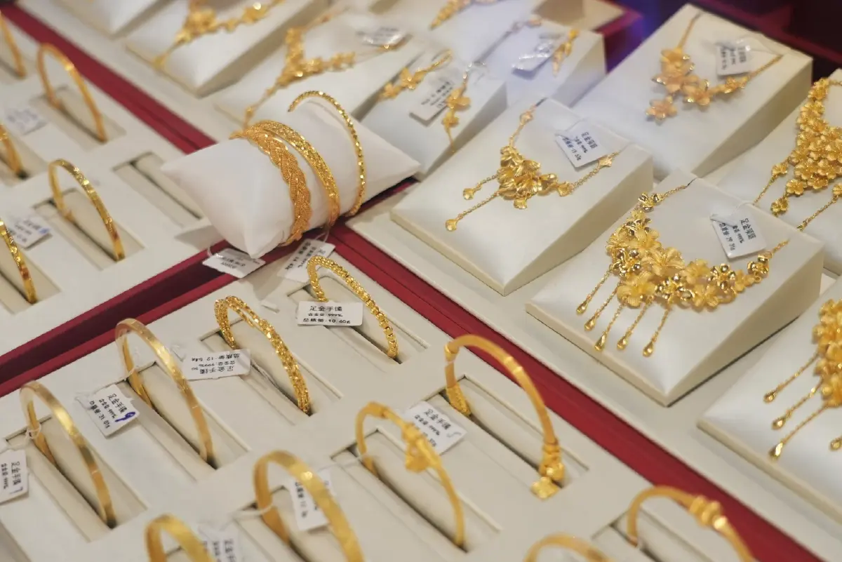 ราคาทองคำพุ่งใกล้ 5,600 ดอลลาร์ นักลงทุนแห่สินทรัพย์ปลอดภัย