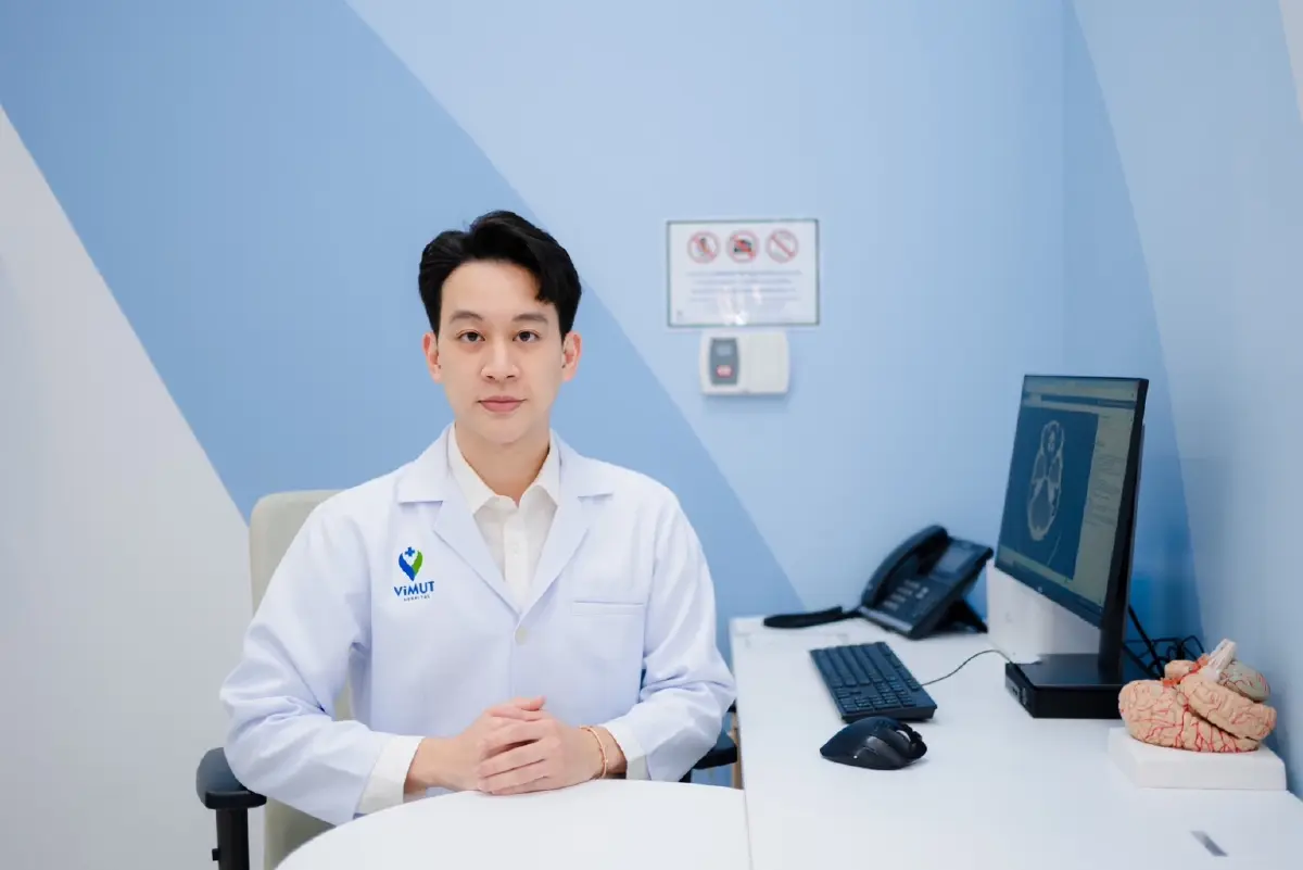 นพ.ภีมณพัชญ์ ธนชาญวิศิษฐ์ อายุรแพทย์ผู้ชำนาญการด้านประสาทวิทยา ศูนย์สมองและระบบประสาท โรงพยาบาลวิมุต