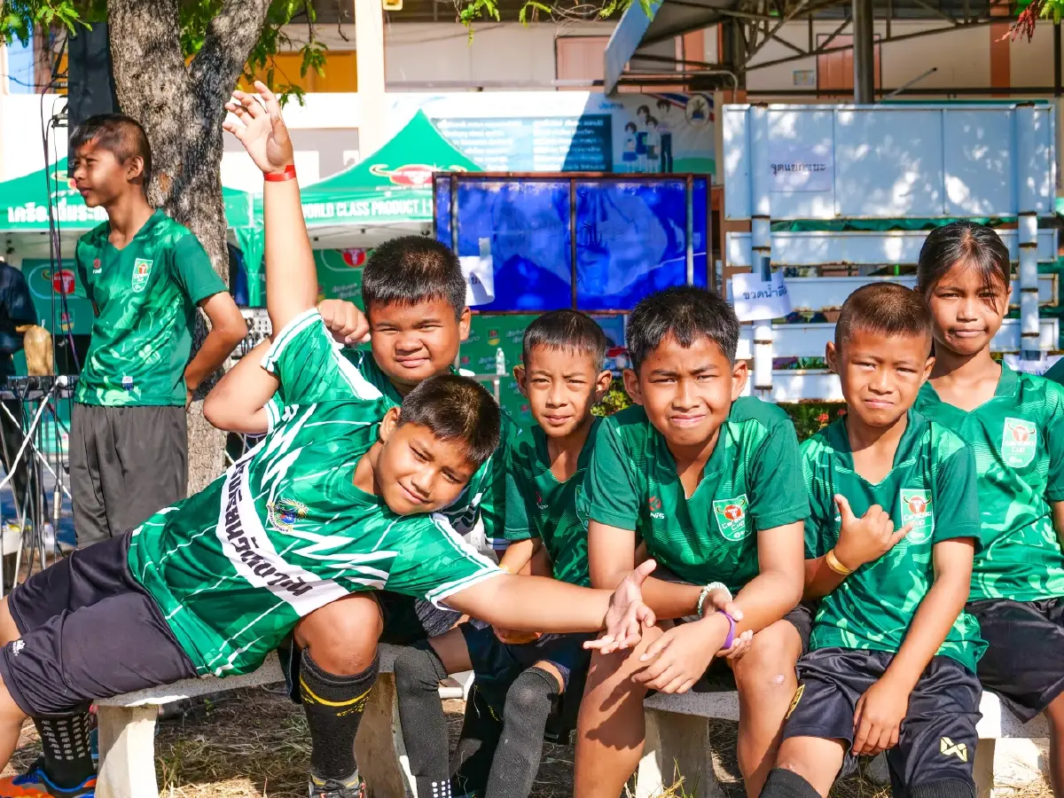 คาราบาว สานฝันนักเตะจิ๋ว! เปิด "สนามแห่งโอกาส" ติวเข้มทักษะฟุตบอลเยาวชนบางปะกง