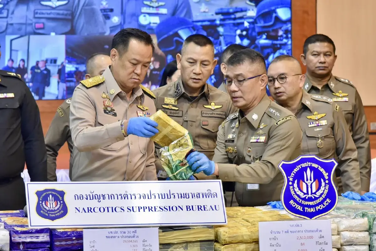 “อนุทิน” นำทีมแถลงกวาดล้างยาเสพติด ทลายเครือข่ายข้ามชาติ-นักการเมือง