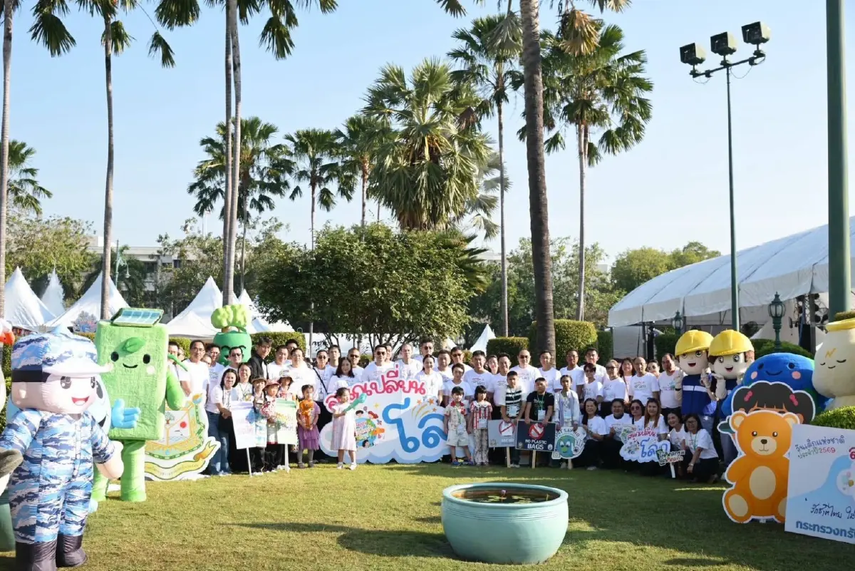 ทส. เติมสีสันวันเด็ก "สนุกเปลี่ยนโลก" ขนทัพไดโนเสาร์บุกทำเนียบรัฐบาล