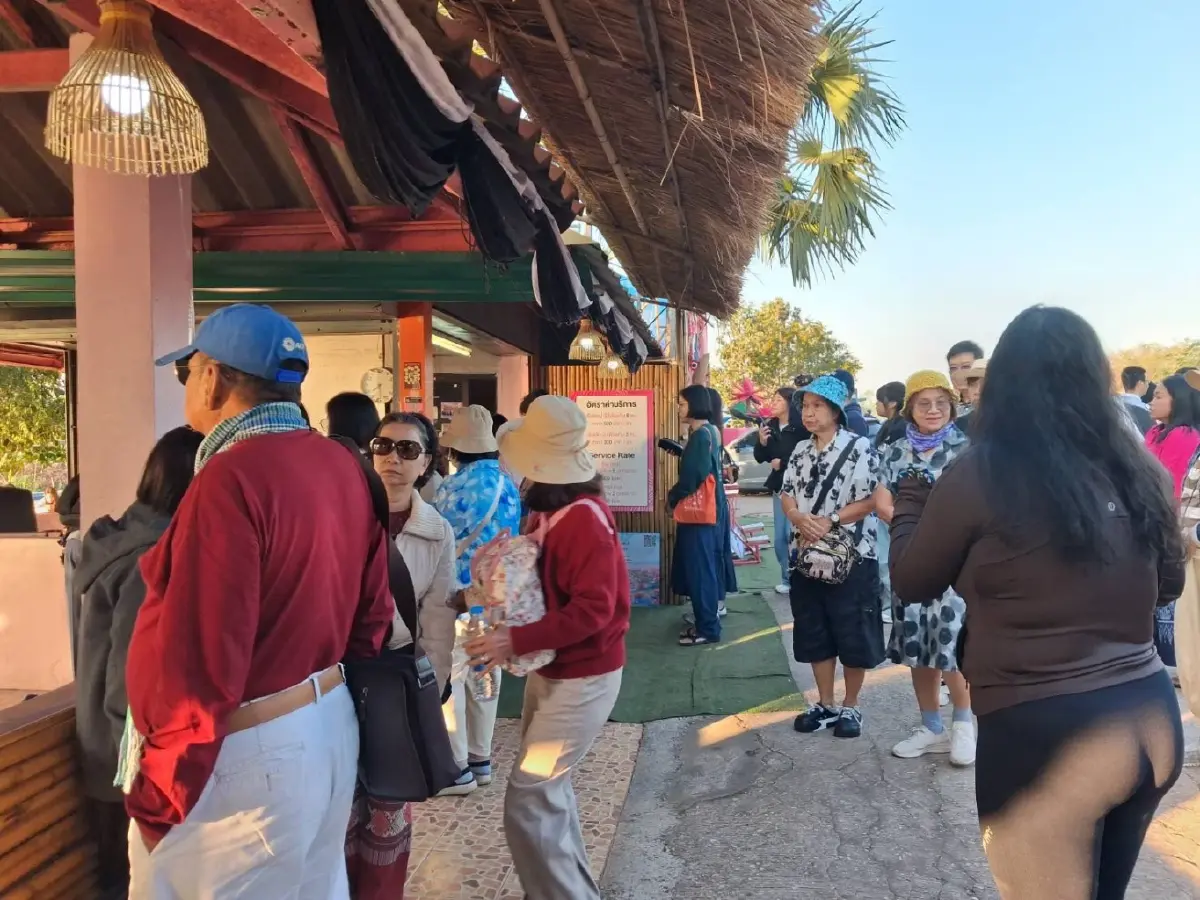 ตามรอย LISA ปลุกทะเลบัวแดงอุดรธานีคึกคัก ททท. คาดนทท. ทะลุ 1.2 แสนคน