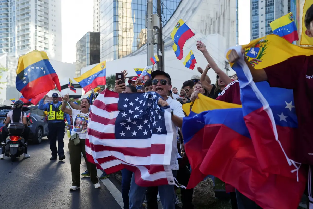  ชาวเวเนซุเอลาจำนวนมากและผู้อพยพในต่างแดนต่างออกมาเฉลิมฉลอง