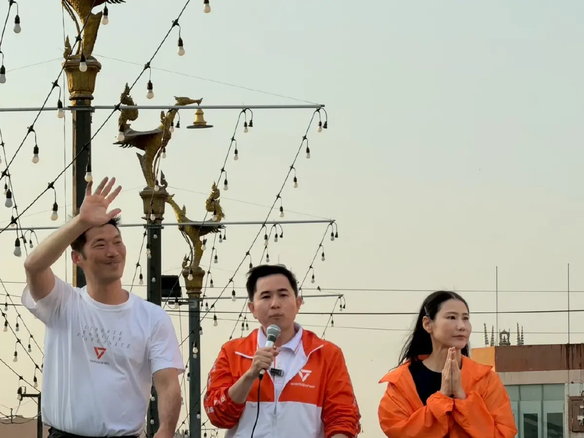 "ธนาธร" ย้ำ! เลือกตั้งครั้งนี้ปชน.ตั้งรัฐบาลแข่งกับ ภท.