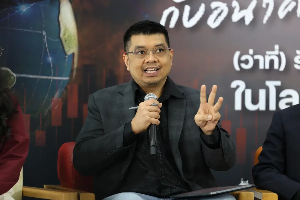 ผศ. ดร.เกียรติอนันต์ ล้วนแก้ว อาจารย์ประจำคณะเศรษฐศาสตร์