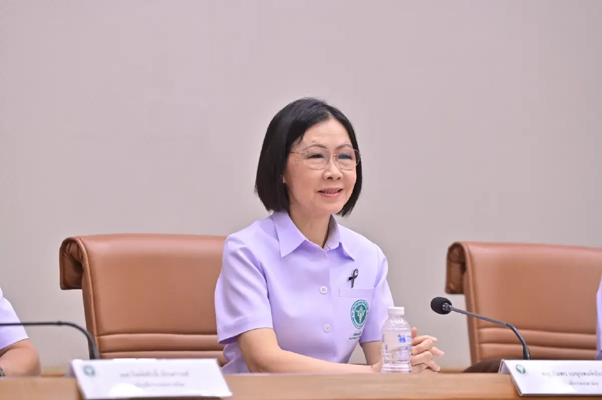 พญ.อัมพร เบญจพลพิทักษ์  อธิบดีกรมอนามัย