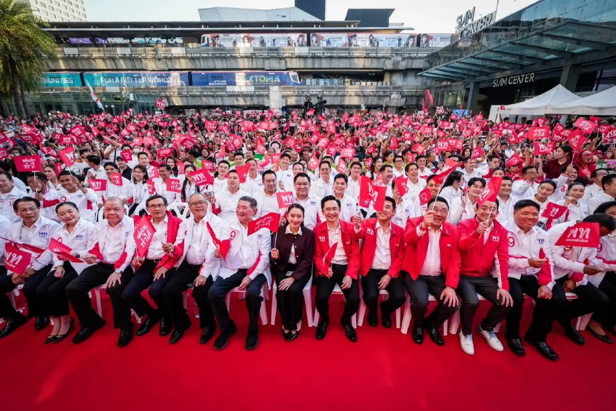 “แพทองธาร”ร่วมให้กำลังใจ “ยศชนัน” หาเสียงวัยรุ่นสยาม