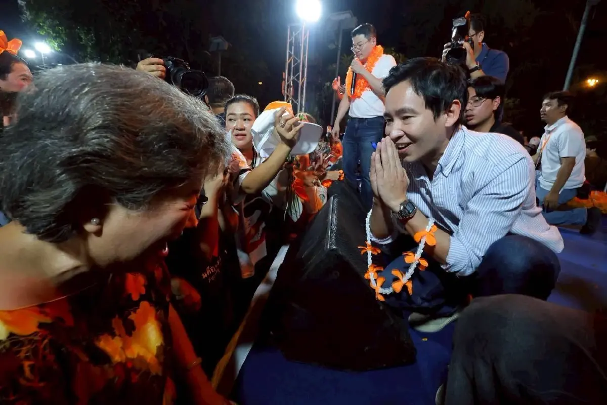 “พิธา” ลุยช่วยผู้สมัครพรรคประชาชนหาเสียง ยกปัญหาพระราม 2 เป็นเรื่องสำคัญ