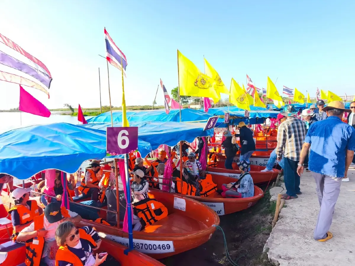 ตามรอย LISA ปลุกทะเลบัวแดงอุดรธานีคึกคัก ททท. คาดนทท. ทะลุ 1.2 แสนคน