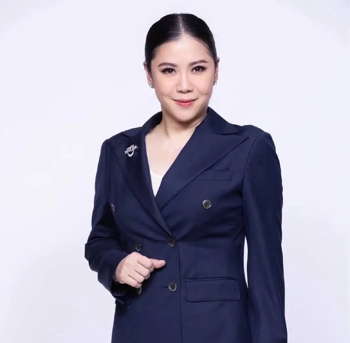 นางสาวฐาปนีย์ เกียรติไพบูลย์ ผู้ว่าการ ททท. 