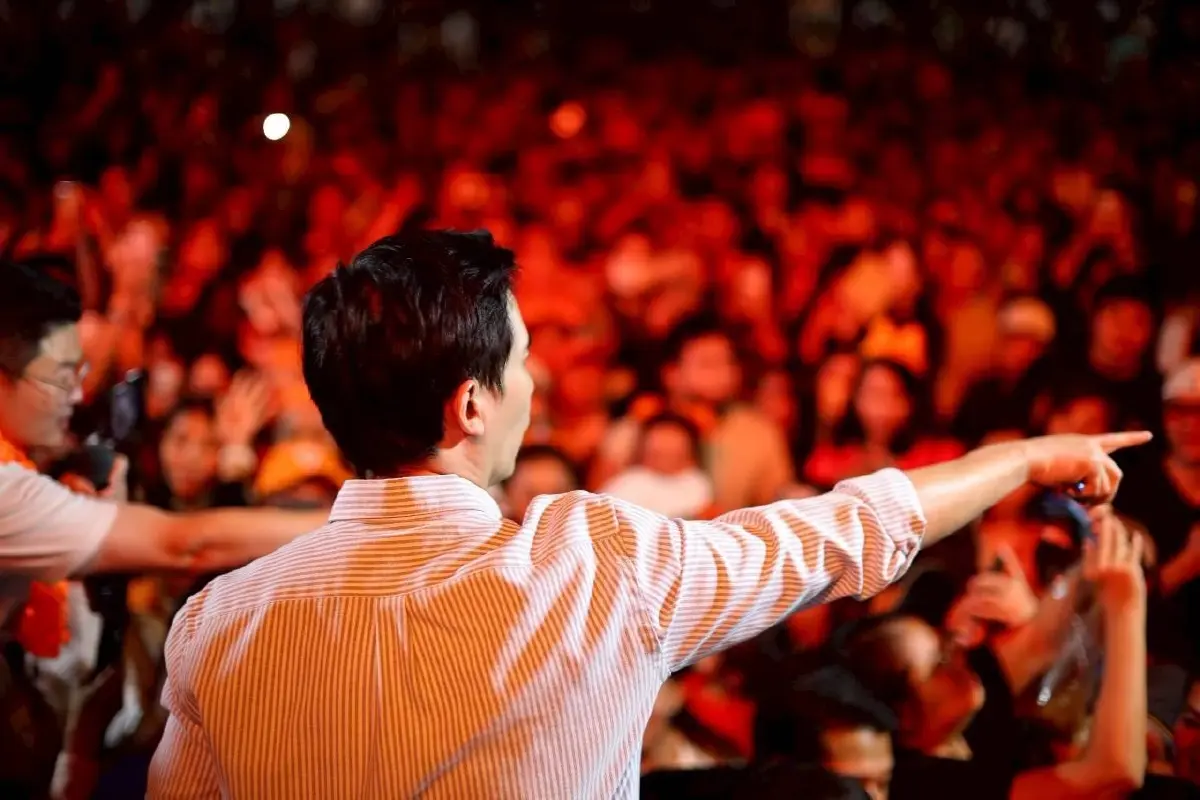 “พิธา” ลุยช่วยผู้สมัครพรรคประชาชนหาเสียง ยกปัญหาพระราม 2 เป็นเรื่องสำคัญ