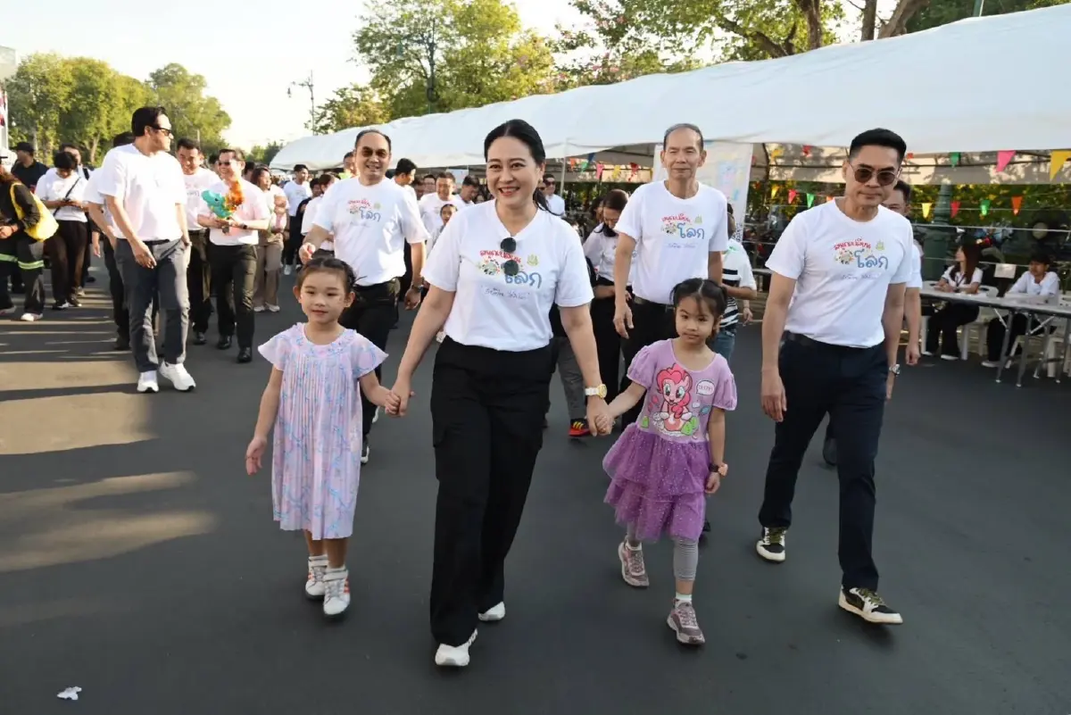 ทส. เติมสีสันวันเด็ก "สนุกเปลี่ยนโลก" ขนทัพไดโนเสาร์บุกทำเนียบรัฐบาล