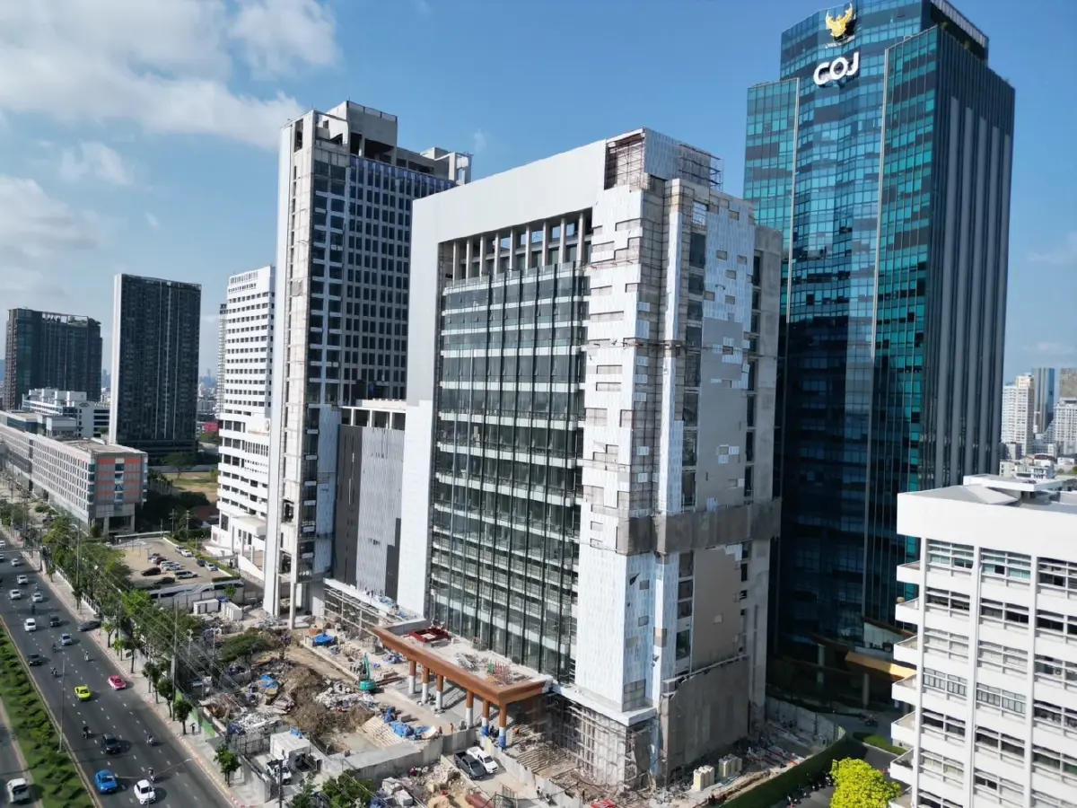 อาคารที่ทำการศาลแขวงพระนครเหนือ ผู้รับเหมาทิ้งงาน ทั้งที่เบิกงบประมาณไปแล้วกว่า 1,377 ล้านบาท