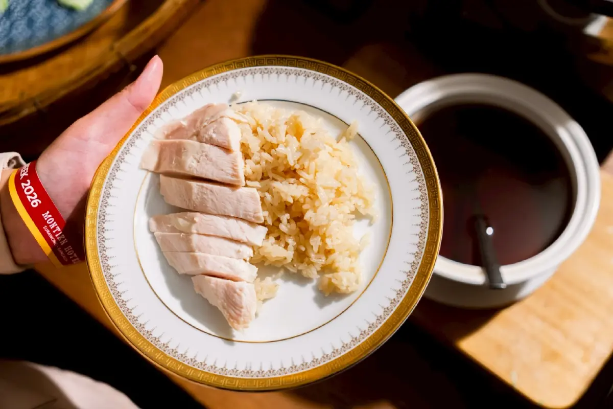 ข้าวมันไก่โรงแรมมณเฑียร สู่งานศิลป์ในงาน Bangkok Design Week 2026