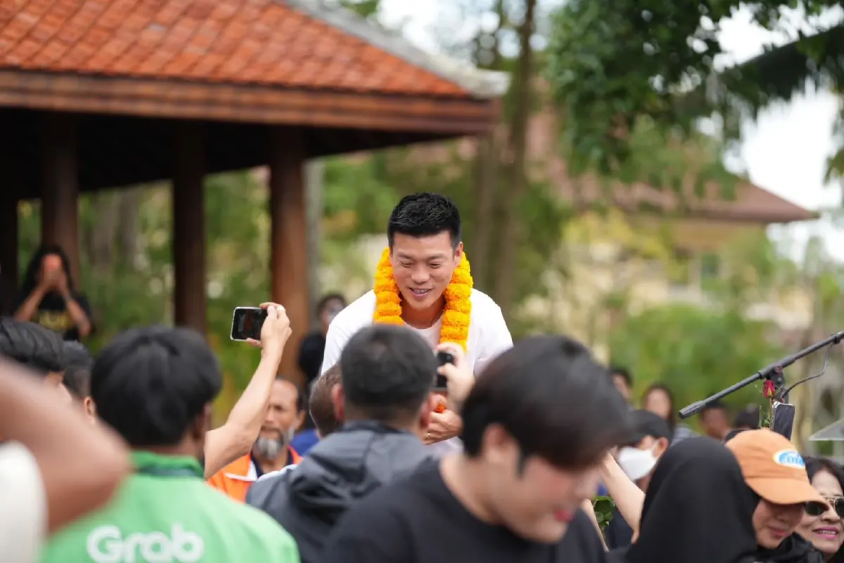 “เท้ง ณัฐพงษ์” บุกนครศรีฯ-กระบี่ ชูจุดยืนไม่ตระบัดสัตย์-พร้อมเป็นนายกฯ