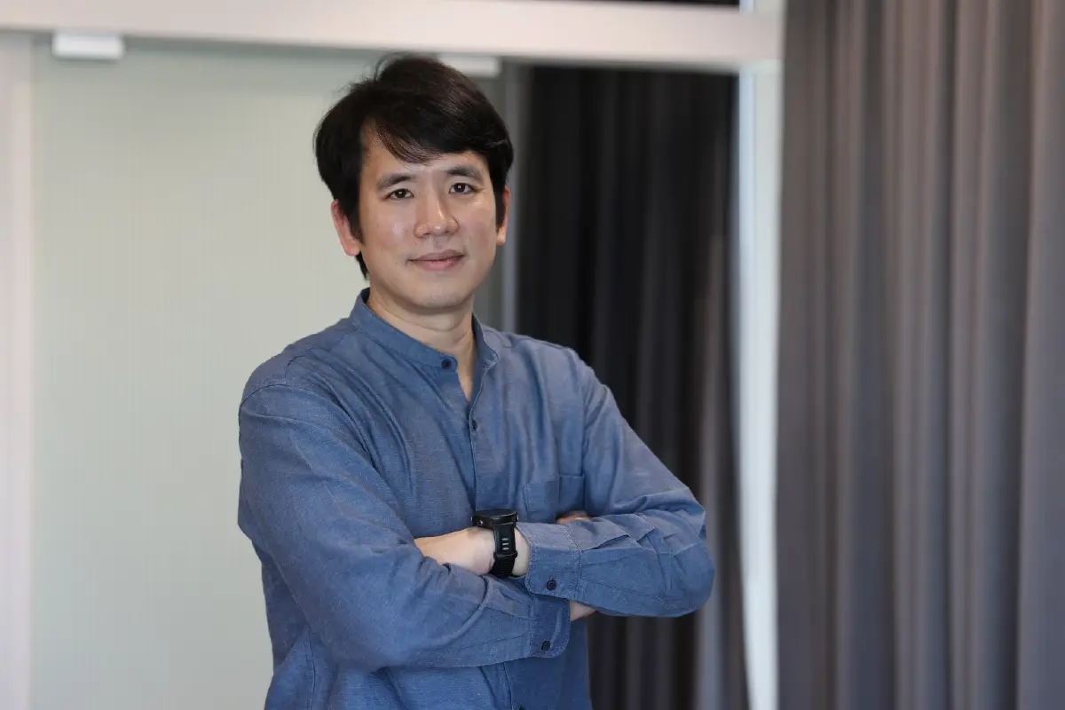 ผศ. ดร.ธร ปีติดล อาจารย์ประจำคณะเศรษฐศาสตร์ มหาวิทยาลัยธรรมศาสตร์