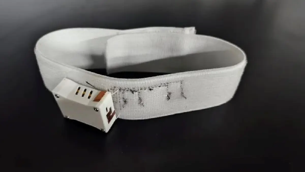 Revoice สร้อยคอ AI ช่วยให้ผู้ป่วยสโตรกกลับมาพูดได้อีกครั้ง