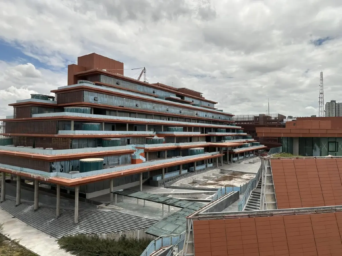 สำรวจ “ตึกร้างแสนล้าน” สุสานคอนกรีต ความสูญเปล่าที่กัดกินเศรษฐกิจและโอกาส