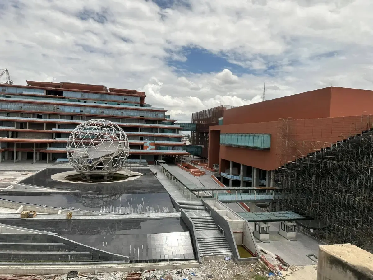 ภาพการก่อสร้างในปัจจุบันที่ยังไม่แล้วเสร็จหลังผ่านไป 6 ปี