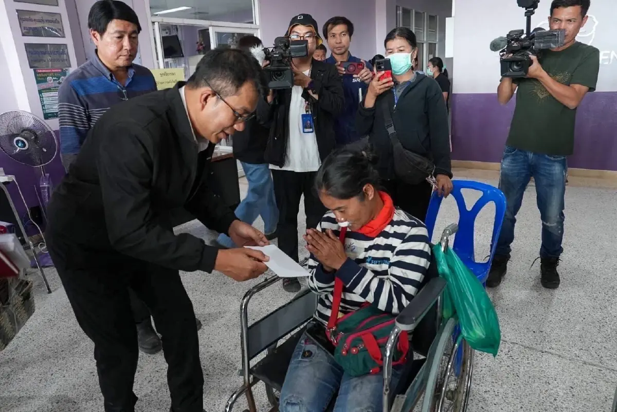 "อนุทิน" ลงพื้นที่ เครนหล่นทับรถไฟ สั่ง เร่งดูแลผู้โดยสาร