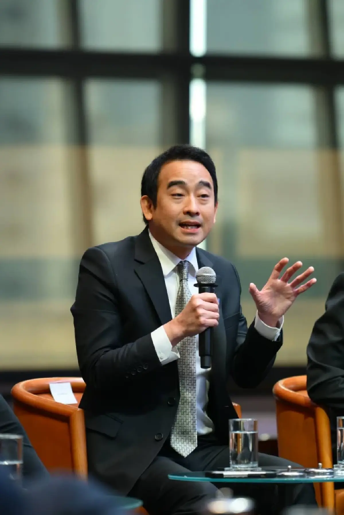 ดร.เผ่าภูมิ โรจนสกุล