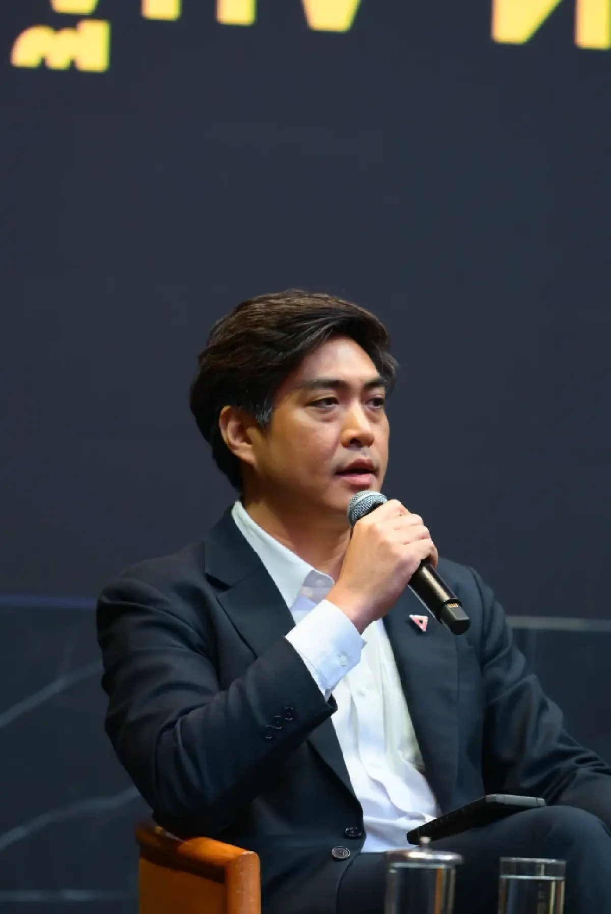 ดร.ชัยวัฒน์ สถาวรวิจิตร