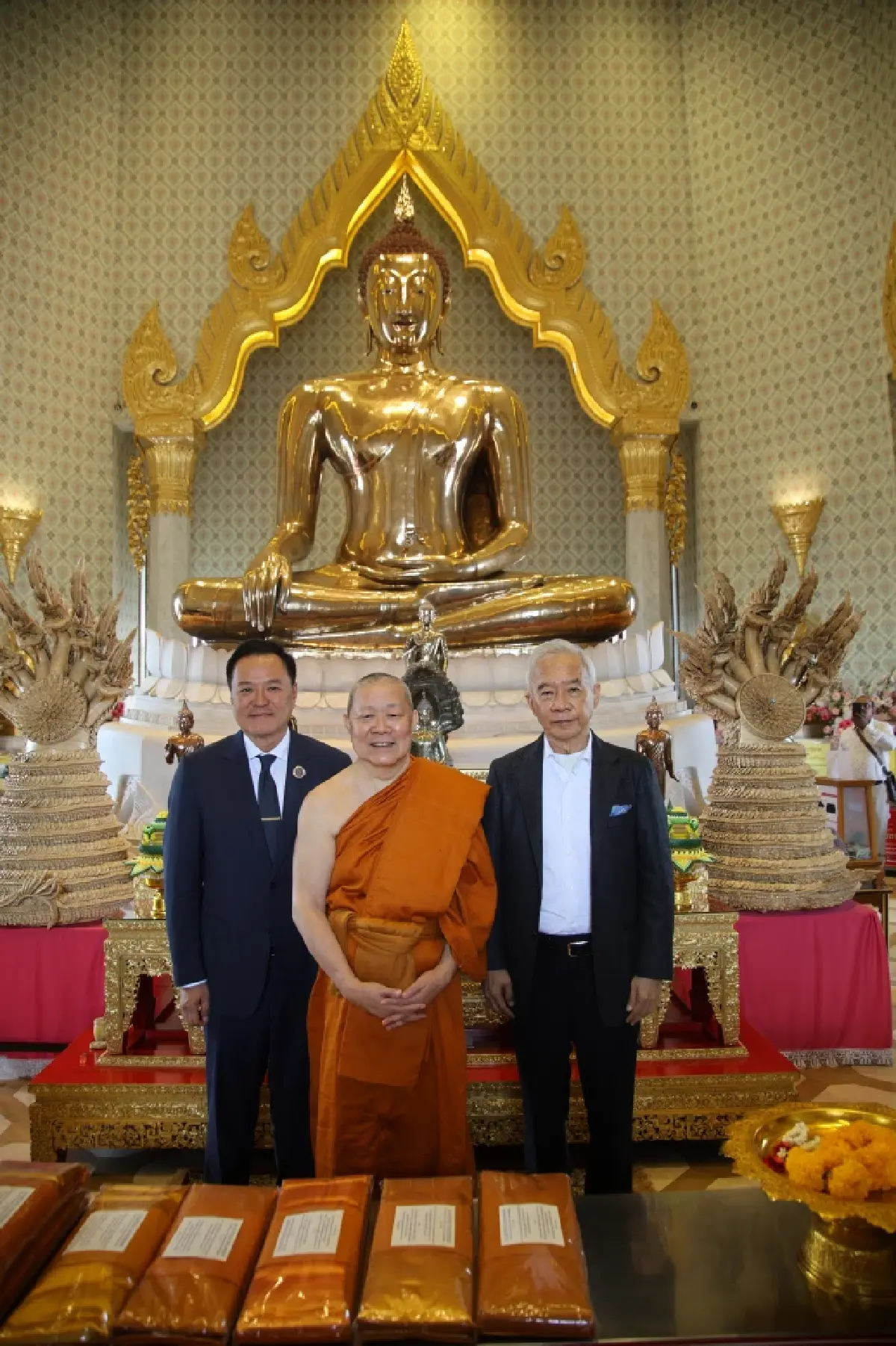 อนุทิน อวยพรวันเกิด 71 ปี สุวัจน์ ถึงวัดไตรมิตร หลังชนะเลือกตั้ง