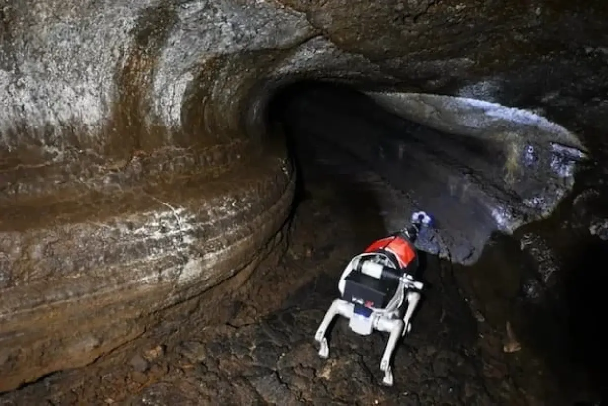 เมื่อจีนนำหุ่นยนต์มาเป็นนักบินอวกาศและสำรวจดวงจันทร์