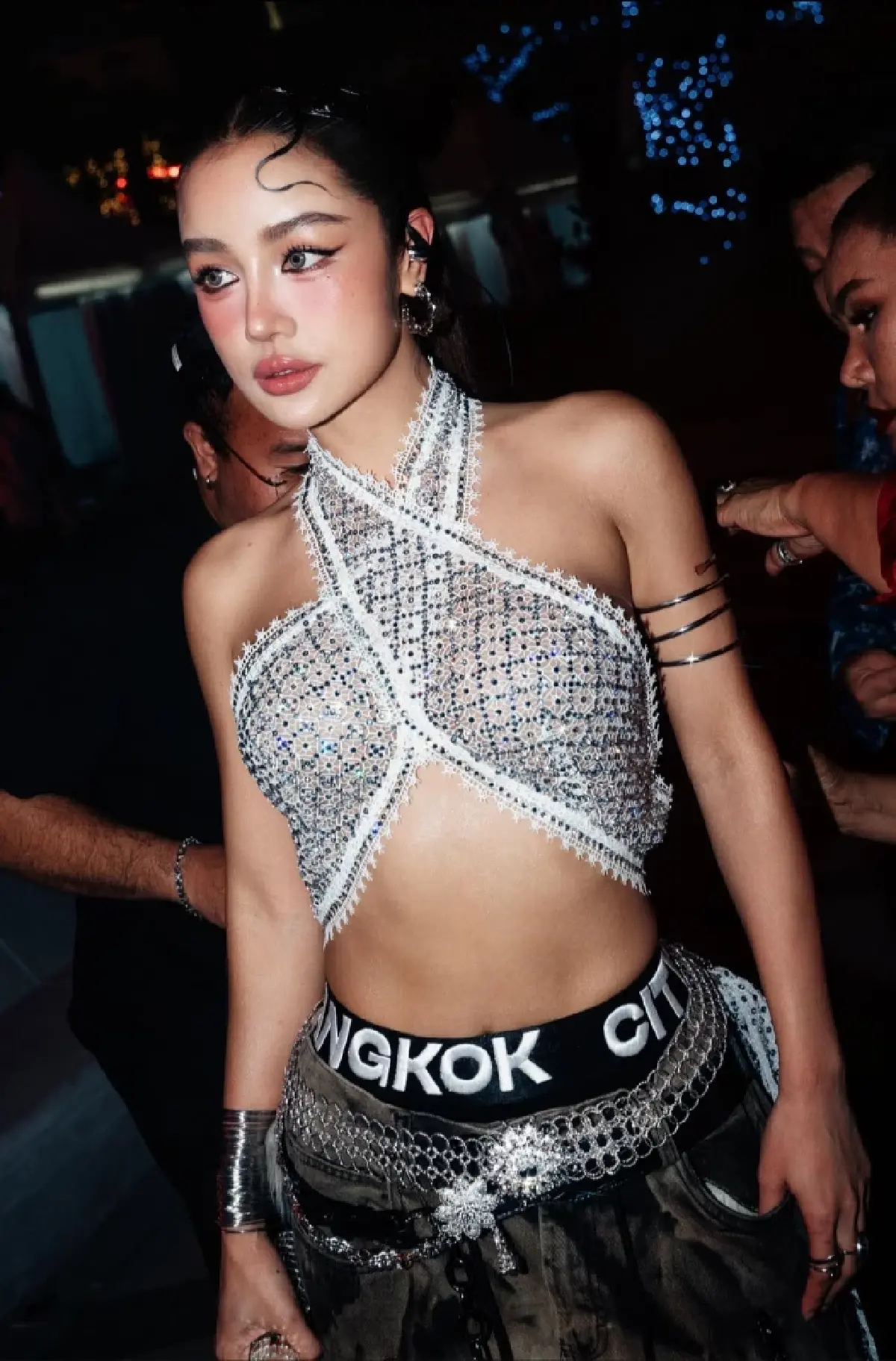 ไวรัล “ห่มสไบใส่ยีนส์” เขย่าเศรษฐกิจวัฒนธรรม โอกาสทอง SME ไทย