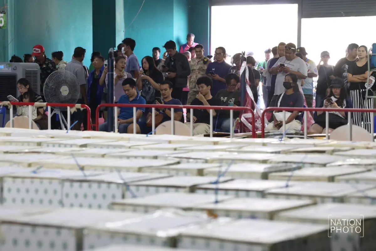 ชลบุรีเขต 1 วุ่น!  มวลชนรุม กดดัน กกต.นับคะแนนใหม่ หลังพบพิรุธเลือกตั้ง