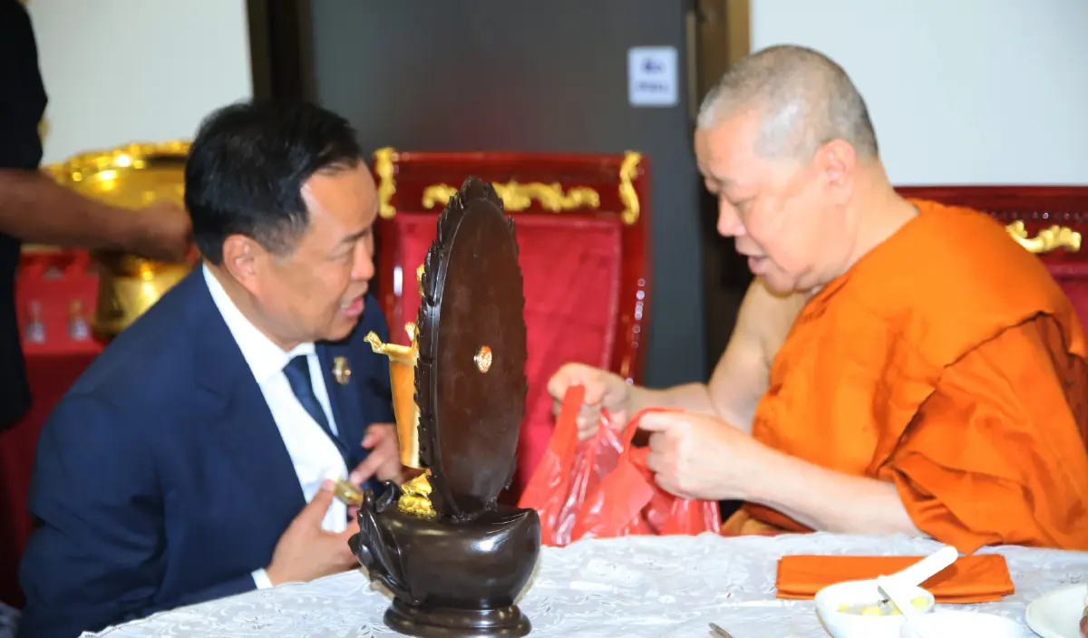 อนุทิน อวยพรวันเกิด 71 ปี สุวัจน์ ถึงวัดไตรมิตร หลังชนะเลือกตั้ง