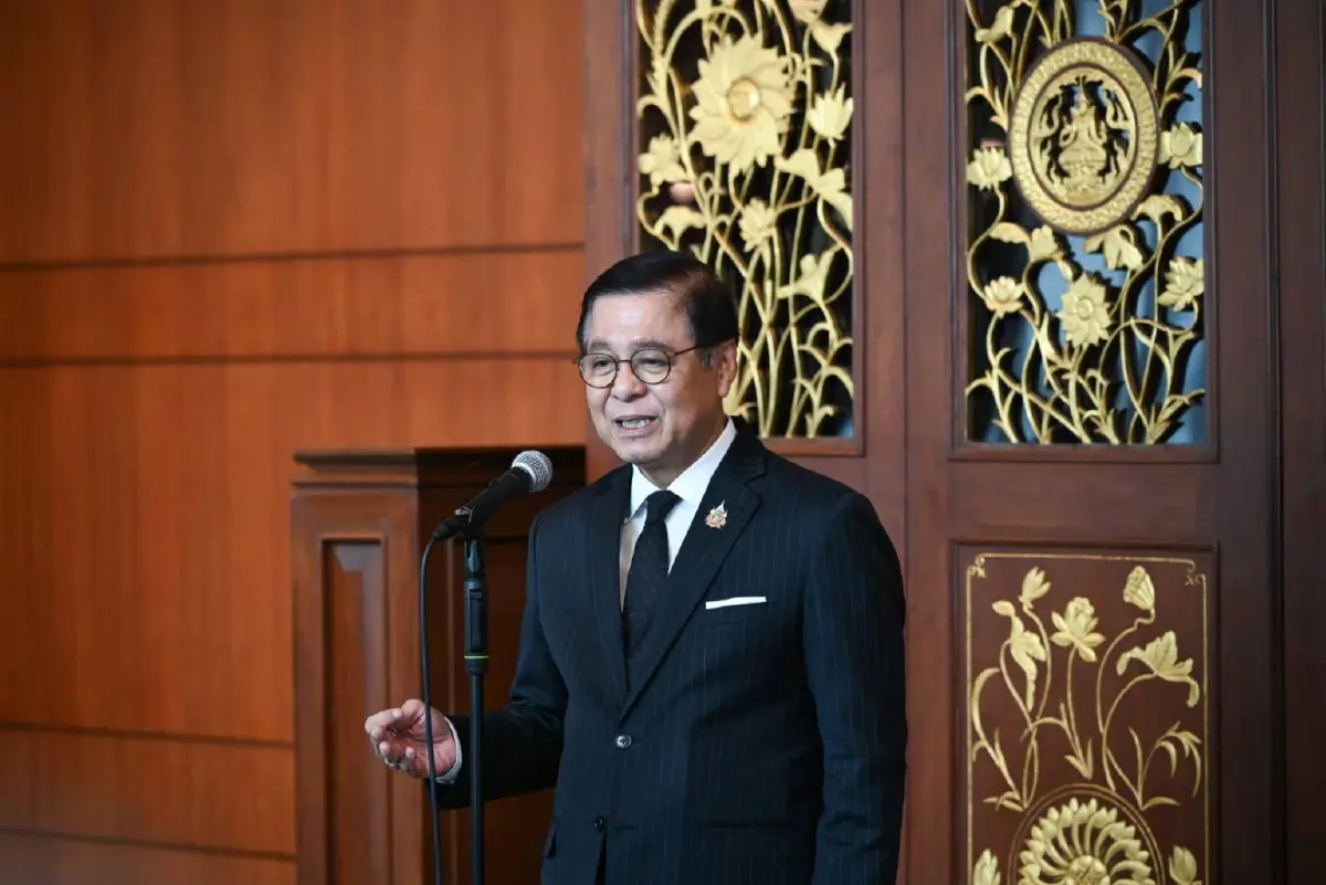 "สีหศักดิ์" เผยตั้งวอร์รูมติดตามสถานการณ์ตะวันออกกลางใกล้ชิด เร่งช่วยคนไทย