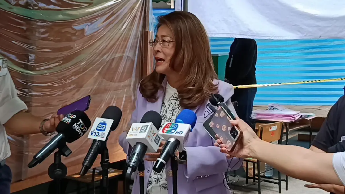 สุดารัตน์ใช้สิทธิ์จตุจักร ดีใจประชาชนตื่นตัวเลือกตั้ง–ประชามติคึกคัก