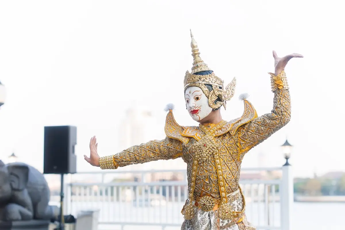 Sala Lakorn ปรากฎการณ์แห่งสยามในแสง เสียง รสชาติ และค่ำคืนของเจ้าพระยา