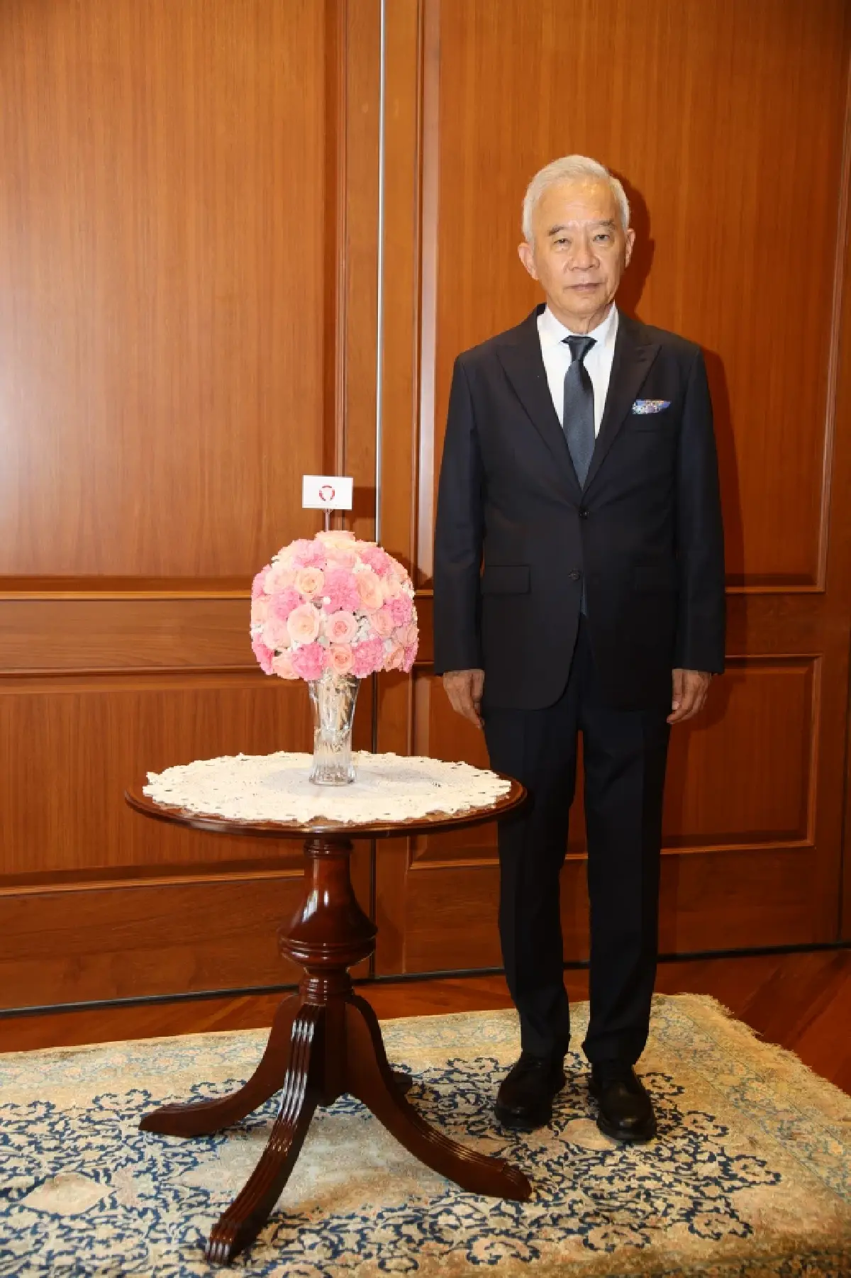 ทูลกระหม่อมอุบลรัตน์ฯพระราชทานแจกันดอกไม้ เนื่องในโอกาสวันเกิด "สุวัจน์ ลิปตพัลลภ"